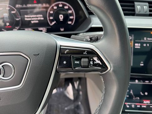 Used 2024 Audi Q8 e-tron Prestige w/ Prestige Package image 23