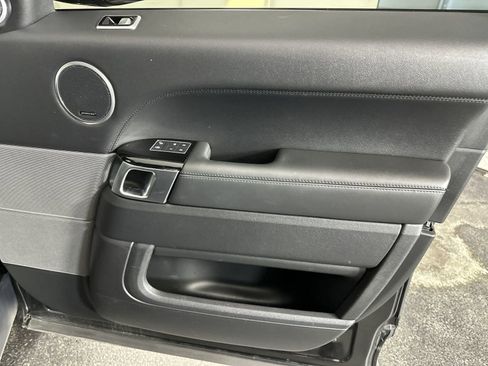 Used 2019 Land Rover Range Rover Sport HSE AWD/4WD image 32