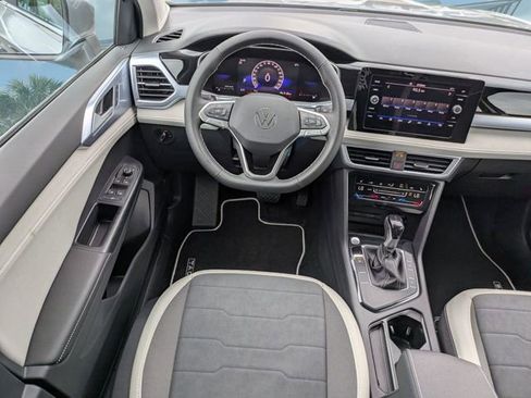 New 2026 Volkswagen Taos SE FWD image 15