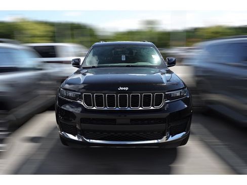 Used 2024 Jeep Grand Cherokee L Laredo RWD image 3