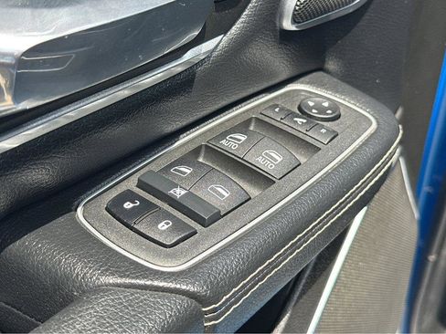 Used 2022 RAM 1500 Laramie AWD/4WD image 36