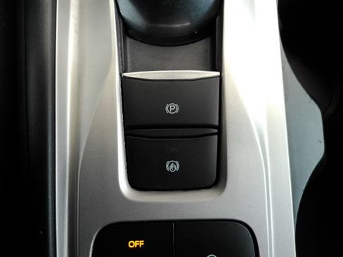 Used 2023 Ford Explorer XLT RWD image 47