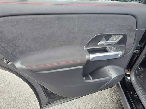 Used 2024 Mercedes-Benz GLB 250 GLB 250 image 20