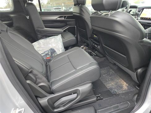 New 2026 Jeep Grand Wagoneer Limited image 11