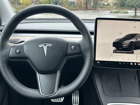 Used 2022 Tesla Model Y Performance image 18