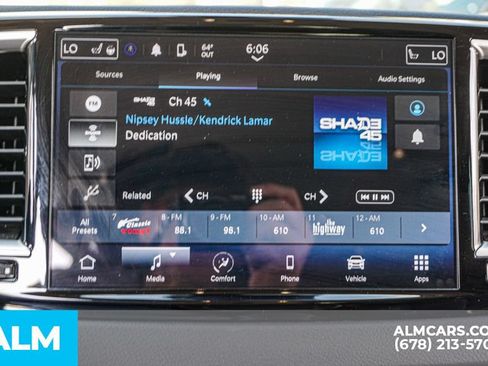Used 2024 Chrysler Pacifica Touring-L FWD image 43
