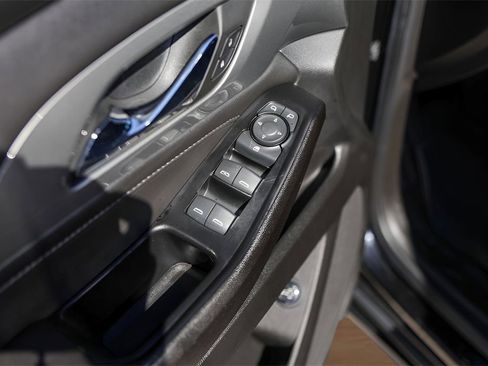 Used 2023 Chevrolet Traverse LT image 22