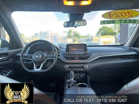 Used 2024 Nissan Altima 2.5 SR FWD image 10