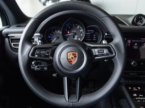 Certified 2026 Porsche Macan AWD/4WD image 13