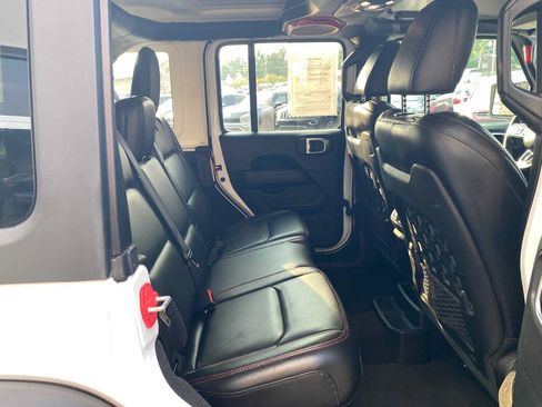Used 2020 Jeep Wrangler Unlimited Rubicon w/ Dual Top Group AWD/4WD image 32