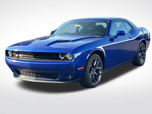 Used 2019 Dodge Challenger SXT w/ Blacktop Package RWD image 6