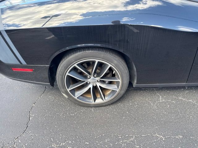 Used 2016 Dodge Challenger R/T Scat Pack w/ Leather Interior Group RWD image 12