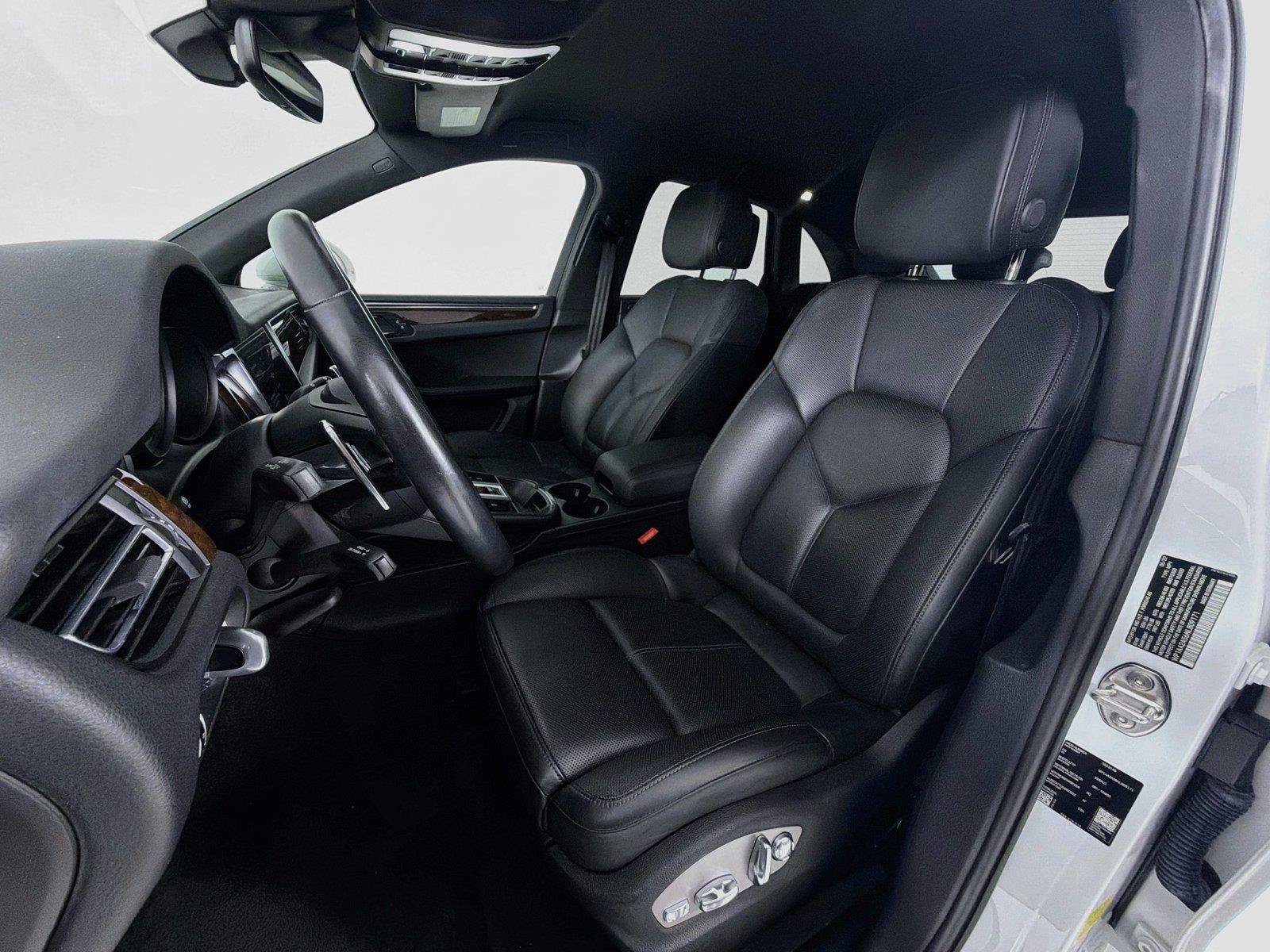 Certified 2022 Porsche Macan AWD/4WD image 5