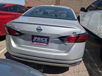 Used 2022 Nissan Altima 2.5 SV FWD video 4