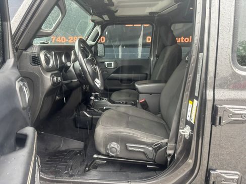 Used 2019 Jeep Wrangler Unlimited Sahara AWD/4WD image 16