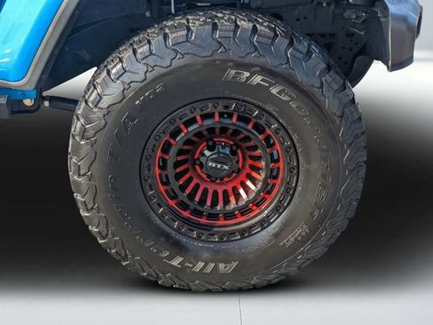 Used 2022 Jeep Gladiator Sport image 9