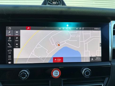 Used 2026 Porsche Macan Turbo image 31