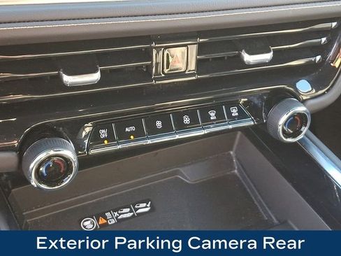 Used 2025 Chevrolet Suburban Premier image 20