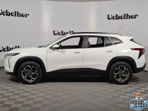 Certified 2025 Chevrolet Trax LT w/ LT Convenience Package FWD image 5