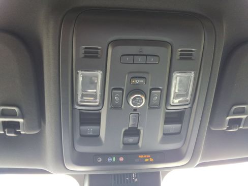 Used 2023 GMC Yukon AT4 w/ AT4 Premium Package AWD/4WD image 19