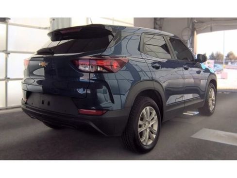 Used 2021 Chevrolet TrailBlazer LS FWD image 3