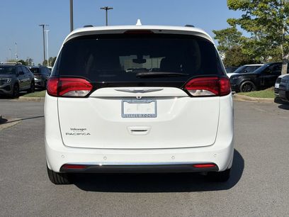 Used 2018 Chrysler Pacifica Touring-L w/ Tire & Wheel Group