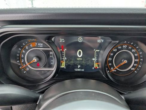 Used 2025 Jeep Wrangler Unlimited Sahara AWD/4WD image 17