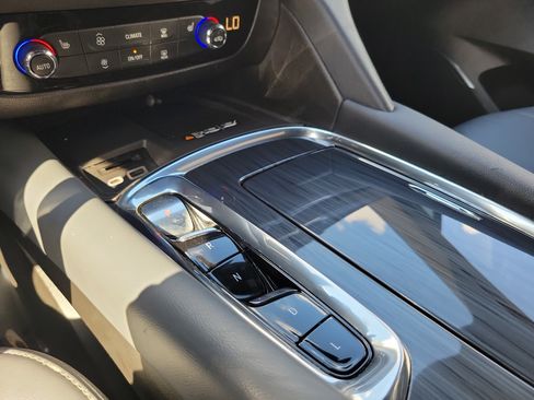 Used 2023 Buick Enclave Essence image 23