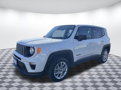 Used 2023 Jeep Renegade Latitude AWD/4WD image 3