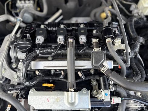 Used 2020 Nissan Kicks SR w/ SR Premium Package image 28