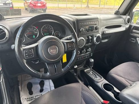 Used 2014 Jeep Wrangler Unlimited Sahara w/ Connectivity Group AWD/4WD image 12