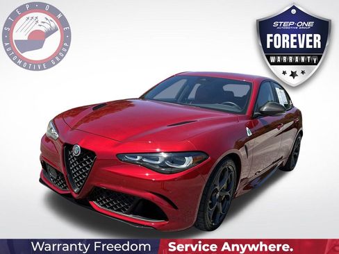 Used 2024 Alfa Romeo Giulia Quadrifoglio RWD image 2
