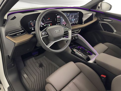 Used 2025 Audi Q5 Premium w/ Premium Plus AWD/4WD image 4