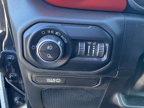 Used 2020 Jeep Gladiator Rubicon image 10