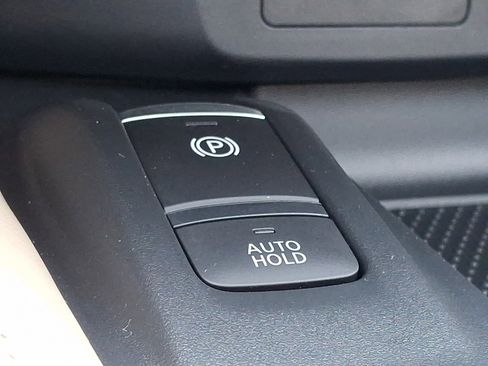 Used 2020 Nissan Rogue SL w/ Premium Package image 25