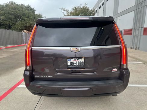 Used 2016 Cadillac Escalade Luxury image 11