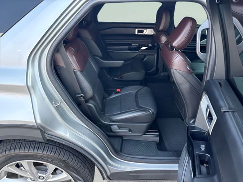 Used 2023 Ford Explorer Platinum w/ Technology Package AWD/4WD image 11