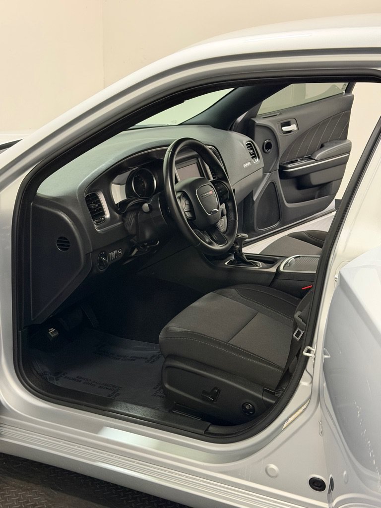 Used 2020 Dodge Charger SXT RWD image 8
