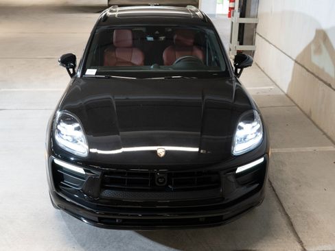 Certified 2026 Porsche Macan AWD/4WD image 6