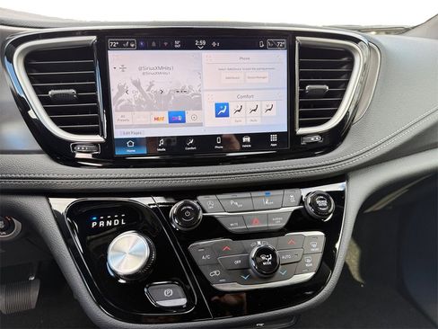 New 2026 Chrysler Pacifica Select image 11