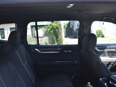 Used 2025 GMC Acadia Elevation AWD/4WD image 24