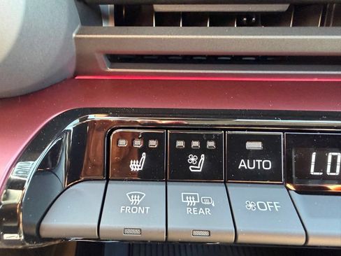 New 2026 Toyota Prius Plug-In Hybrid FWD image 18