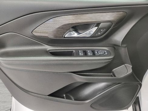 Used 2024 GMC Terrain SLE image 26