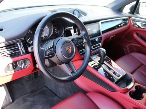 Certified 2024 Porsche Macan S image 4