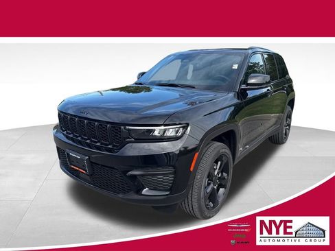 New 2025 Jeep Grand Cherokee Altitude AWD/4WD image 1
