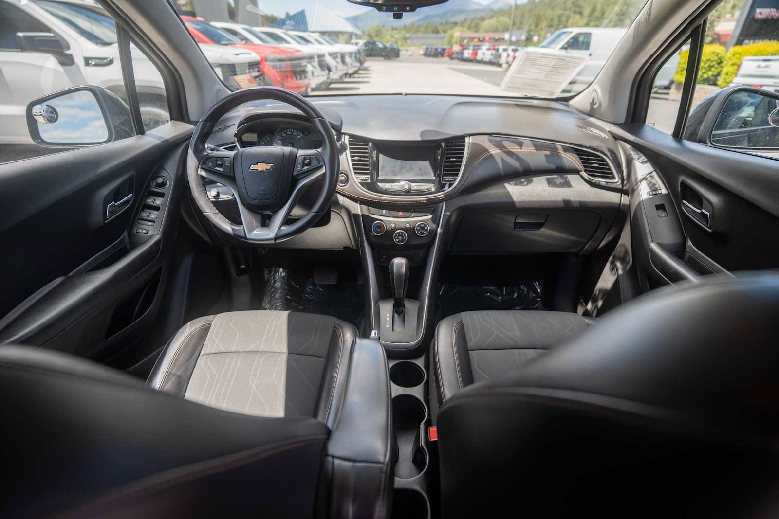 Used 2022 Chevrolet Trax LT w/ LT Convenience Package AWD/4WD image 14