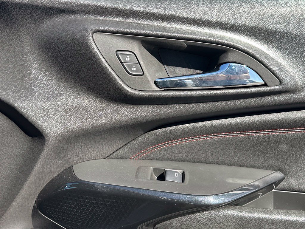 Certified 2025 Chevrolet Trax RS w/ Driver Confidence Package FWD image 17