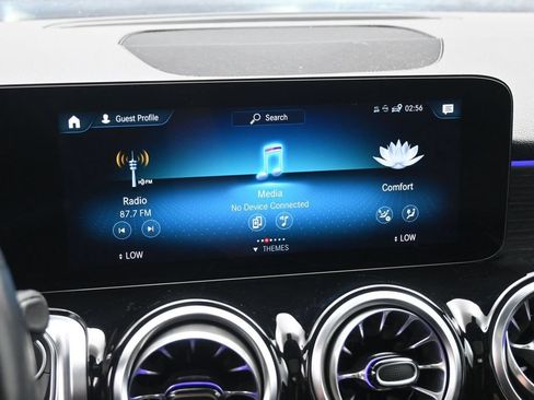 Used 2023 Mercedes-Benz GLB 250 4MATIC image 18