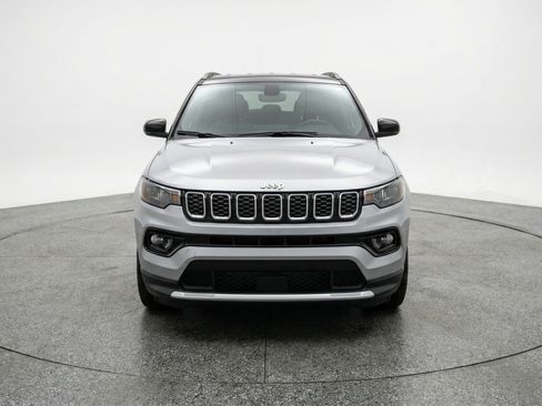 Used 2025 Jeep Compass Limited AWD/4WD image 2