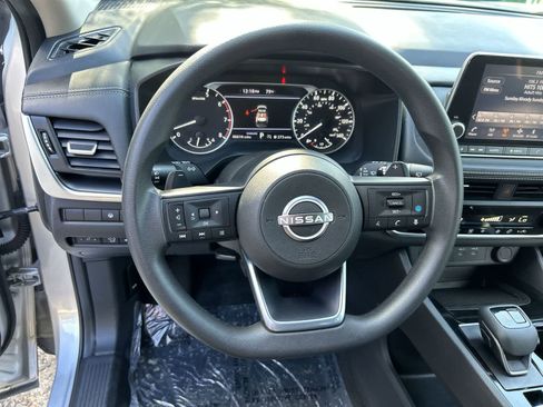 Used 2024 Nissan Rogue SV FWD image 15